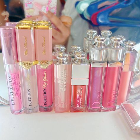 Lip Injection Lip Gloss, Dior Lipgloss, Cute Nail Polish, Flavored Lip Gloss, Lip Gloss Colors, Dior Perfume, Pink Lip Gloss, Lip Injections, Plumping Lip Gloss