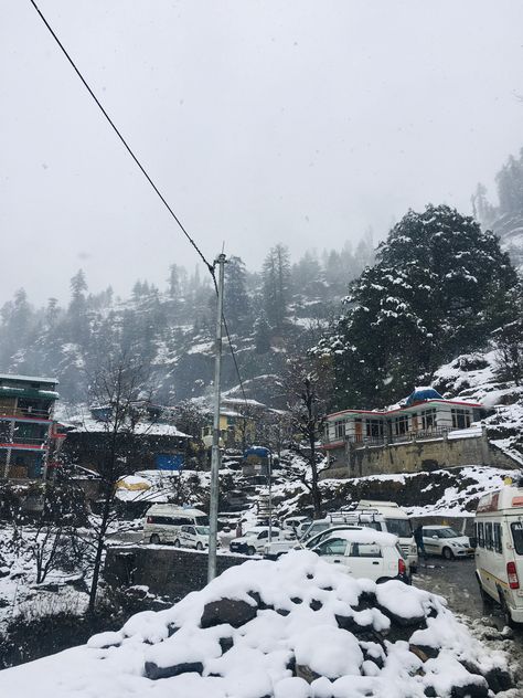 Back to December in manali #winter #snow #snowfall #manali #himachalpradesh #amormainakfresco #amormainakfrescodiaries Manali In December, Manali Trip, Back To December, Kullu Manali, Nainital, Minecraft Crafts, Shimla, Himachal Pradesh, Meeting New People