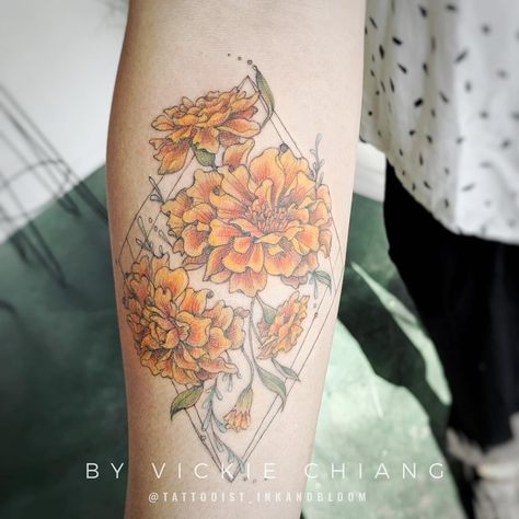 Pa Tattoo, Dainty Flower Tattoos, Serotonin Tattoo, Marigold Tattoo, Autumn Tattoo, Sibling Tattoos, Tattoos Skull, Inked Tattoo, Botanical Tattoo