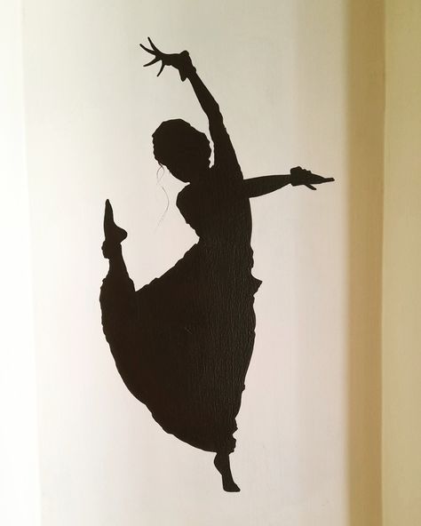 Dance Drawings Aesthetic, Bharatnatyam Poses Drawing, Bharatanatyam Dancer Drawing, Kuchipudi Dance Drawing, Dancing Girly Art, Kathak Dance Drawing, Kathak Dance Painting, Bharatnatyam Drawing, Dance Silhouette Art