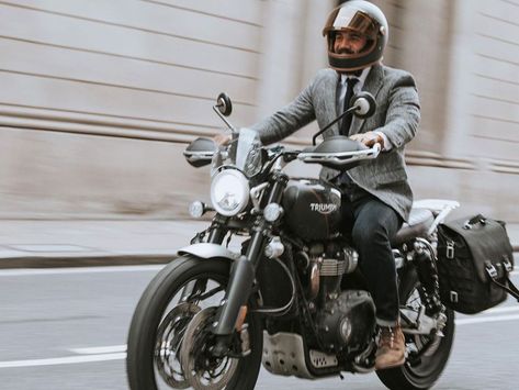 Distinguished Gentleman's Ride, Motorcycle Fashion Men, Classic Road Bike, Cruiser Motorcycle, Triumph Scrambler, Moto Style, Men’s Health, Cafe Racer Bikes, Motorcycle Style