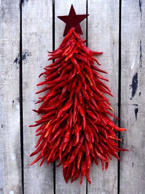 Red chillies, Christmas garland, star, tree, natural decorations Mexico Christmas, Burlap Christmas Tree, Favorite Christmas Songs, Mexican Christmas, Tropical Christmas, Tree Wreath, Hanging Christmas Tree, Cowboy Christmas, Burlap Christmas