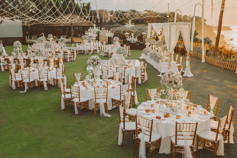 Wedding dinner reception setup on the cliff-edge of a resort in Bali Outdoor Wedding Decor, Dinner Reception, Dream Destination Wedding, Bali Wedding, Wedding Decor Inspiration, Outdoor Wedding Decorations, Wedding Dinner, Guest List, Wedding Tips