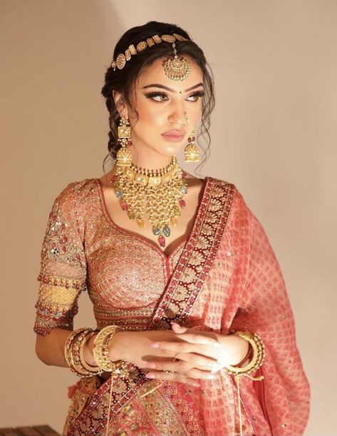 Mesmerizing Bandhani Bridal Outfits Sheesh Patti, Lengha Design, Rajasthani Bride, Wedding Outfits For Women, Bridal Jewellery Inspiration, Latest Bridal Lehenga, Indian Bridal Photos, Bridal Lehenga Collection, Best Bridal Makeup