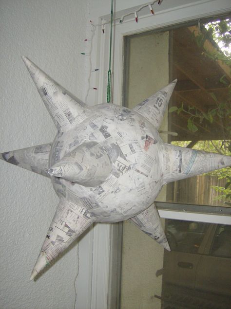 Paper Mache Star, Mexican Piñatas, Paper Mache Pinata, Communion Centerpieces, Star Pinata, Mobile Project, Diy Pinata, Festival Ideas, Mexican Christmas