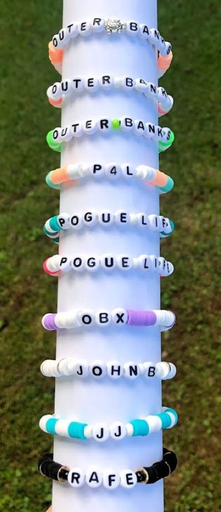 Outer Banks Style, Pogue Life, Cute Friendship Bracelets, John B, Keychain Clip, Bracelet Craft Diy, Custom Bracelet, Bead Charms Diy, Clay Bracelet