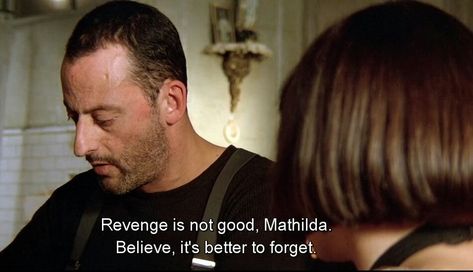 Léon the professional (1994) dir. Luc Besson Leon Matilda, The Professional Movie, Professional Quotes, Leon The Professional, Cinema Quotes, Luc Besson, Jean Reno, Motivational Movie Quotes, Movie Shots