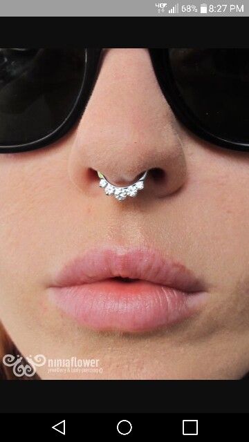 Cute septum ring Septum Piercing Diamond, Pretty Septum Piercing, Septum Piercing Jewelry, Tattoo Zeichnungen, Face Piercings, Edgy Accessories, Diamond Face Shape, Cool Piercings, Cute Piercings