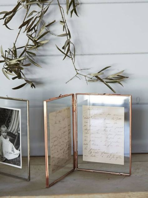 Framed Handwritten Letters, Wedding Cards Keepsake, Wedding Photo Display, Glass Photo Frames, Diy Wedding Gifts, Casa Vintage, Photo Display, Glass Photo, Glass Frames