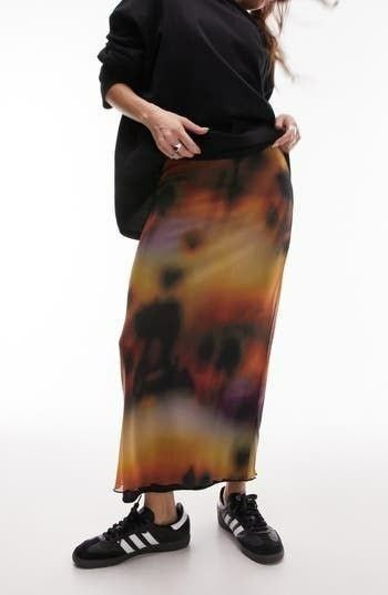 Looks Adidas, Mesh Maxi Skirt, Tie Dye Maxi Skirt, Maxi Skirt Outfits, Boho Accessories, Easy Breezy, Looks Style, Printed Maxi, Outfits Casuales