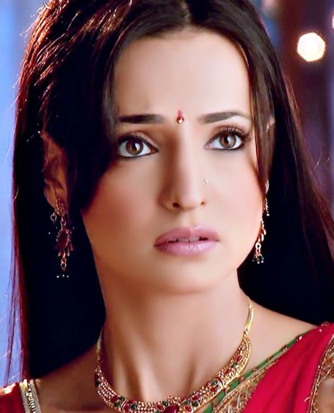 Arnav Singh Raizada, Arnav And Khushi, Salman Khan Photo, Sanaya Irani, Beauty Face, Girl Face, Indian Dresses, Bollywood Actress, Indian Fashion