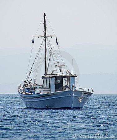 Traditional Greek fishing boat sailing in the Aegean sea, nearby the coastline of Skiathos - Greece. Boat Greece, Skiathos Greece, Living On A Boat, Boat Sailing, Old Sailing Ships, Tarpon Springs, Skiathos, Aegean Sea, Watercraft