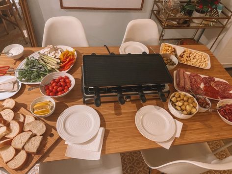 Everything you need to host a raclette dinner party, from the ingredients list to the prep work Raclette Table Setting, Raclette Dinner Party, Hosting At Home, Summer Hosting, Raclette Party, Host A Dinner Party, My Bubble, Confort Food, Ingredients List