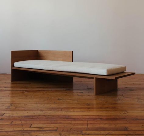 Minimalist Daybed, White Oak Furniture, Minimalist Furniture Design, Sofa Design Wood, Beds For Small Spaces, Daybed Design, Wood Daybed, Walnut Furniture, Minimalist Interior Design