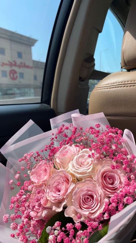 Flower Lover Aesthetic, Flor Rosa Aesthetic, Flowers In Car Aesthetic, Bouqette Of Flower, Flowers Aesthetic Bouquets, Wallpaper Aesthetic Rosa, Cute Bouquets, Ramos Aesthetic, Aesthetic Flower Bouquet