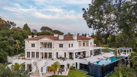 It is 33,000 square feet and features amenities such as a hammam and an indoor pool Bel Air Mansion, Big Mansions, Weekend House, Celebrity Houses, House Interior Decor, The Weeknd, Architectural Digest, Indoor Pool, Architecture Model