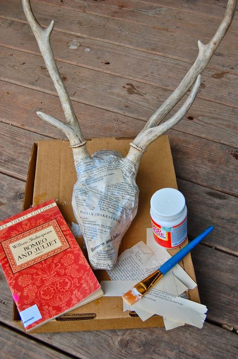 Paper Mache Deer Skull, Diy Deer Skull, Faux Deer Head Decor, Diy Deer Head, Deer Antlers Diy, Cardboard Deer Heads, Paper Mache Deer Head, Dear Antlers, Deer Skull Decor