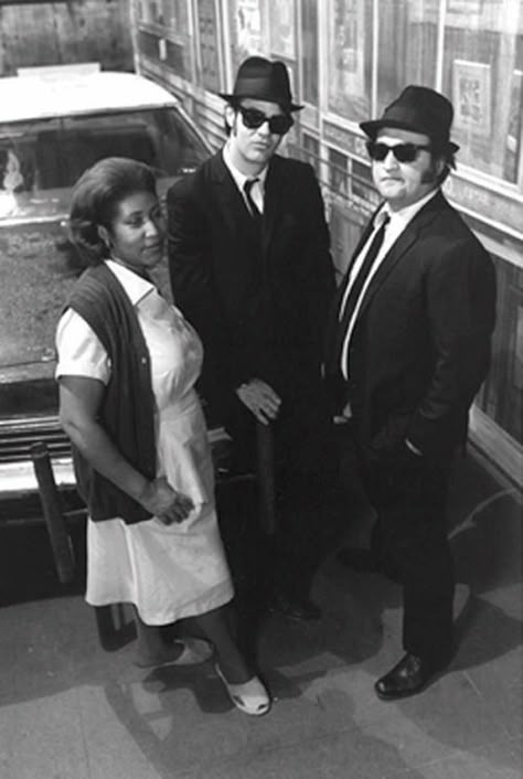 The Blues Brothers with Aretha Franklin. John Belushi, Dan Aykroyd, Film Vintage, Blues Brothers, Soul Jazz, Musica Rock, Blues Music, Aretha Franklin, Jazz Blues