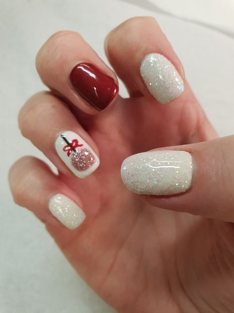 Christmas Nails Baubles, Christmas Short Nails 2023, Christmas Bauble Nails, Christmas Nails Biab, Christmas Nails Short Simple, Bauble Nails, Biab Nails, Candy Cane Nails, Xmas Baubles