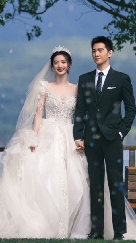 Wedding Dresses Korean, Elven Wedding Dress, Korean Bride, Wang Churan, Kdrama Fashion, Wedding Dresses Videos, Wedding Dress Sketches, Korean Wedding Photography, Wedding Photoshoot Props