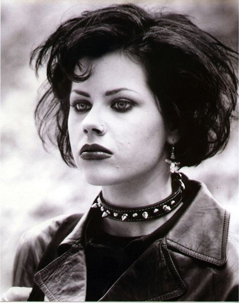 Fairuza Balk is actually a Wiccan in real life. | 34 Facts About Scary Movies That Will Blow Your Mind Nancy The Craft, Nancy Downs, Christian Vieri, Fairuza Balk, The Craft 1996, The Craft Movie, Cultura Punk, Look 80s, 90s Goth