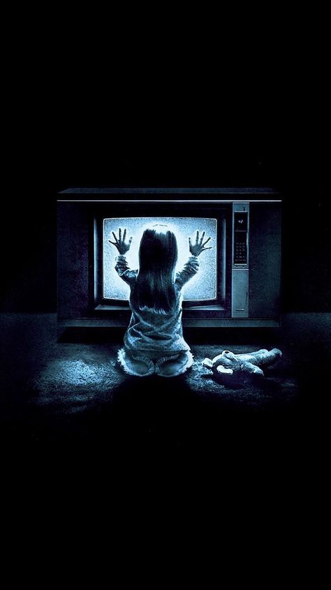 Horror Movie Wallpaper, Poltergeist 1982, Helloween Wallpaper, Horror Photos, L Wallpaper, Scary Wallpaper, Horror Movie Icons, Horror Artwork, Horror Themes