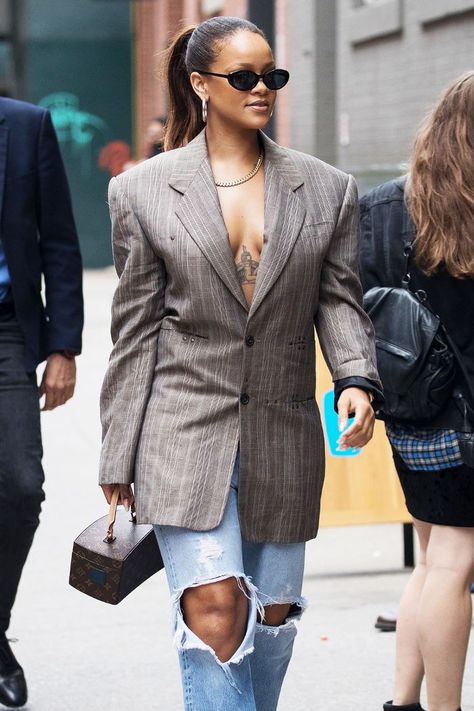 Rihanna Sunglasses Street Styles, Oval Sunglasses Outfit, Rihanna Sunglasses, Undercut Hairstyles Women, One Shoulder Dress Long, Celebrity Sunglasses, Best Sunglasses, 2020 Style, Sunglasses Outfit