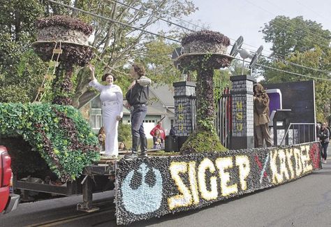 Float Parade Ideas, Carnival Floats, Homecoming Floats, Star Fighter, Parade Ideas, Parade Float, Float, Homecoming, Carnival