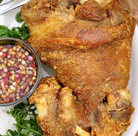 Crispy Pata Recipe Filipino Food, Pata Recipe, Pig Feet Recipe, Crispy Pata, Fried Ham, Philippine Cuisine, Pork Leg, Pork Hock, Cut Recipe