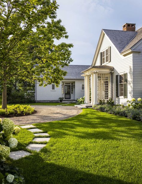 The Friday Files - Preppy Empty Nester F Gil Schafer, Apartment Remodel, House On The Water, Mountain Interiors, Veranda Magazine, Maine Cottage, Ranch Exterior, Colonial Exterior, Gothic Garden