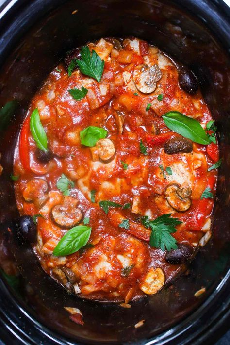 This easy and healthy Crock Pot Chicken Cacciatore is a tender and flavorful Italian chicken dinner recipe made in a slow cooker. Chicken thighs or chicken breasts are simmered in a rich and mouth-watering cacciatore sauce, absorbing all the delicious flavors! Crock Pot Chicken Cacciatore, Crockpot Chicken Cacciatore, Italian Chicken Crockpot, Crockpot Chicken Healthy, Cacciatore Recipes, Chicken Cacciatore Recipe, Italian Chicken Recipes, Lean And Green, Easy Dinner Recipes Crockpot