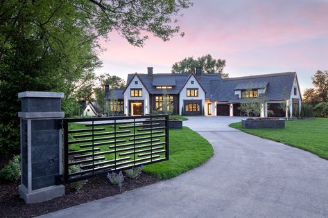 Front Entry Design & Construction - Minneapolis - Yardscapes Front House Gates Entrance, Transitional Lake House, Gated Houses Exterior, Lake House Interior Design Ideas, Gated Houses, House With Gate, House Design Front View, Gated Home, Lake House Interior Design