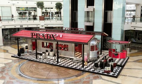 Prada silver line pop up store Prada Pop Up Store, Prada Pop Up, Fashion Pop Up Store, Pop Up Store Concept, Event Booth Design, Pop Up Cafe, Style Anglais, Event Booth, Pop Up Bar