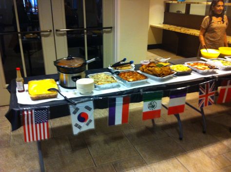 International potluck International Dinner Decorations, International Club Ideas, Potluck Decoration Ideas, International Food Party, 18th Party Ideas, Work Potluck, Travel Theme Classroom, Potluck Party, Potluck Dinner