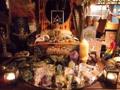 crystal meditation Mystical Bedroom, Ancestor Altar, Sacred Space Altar, Spiritual Altar, Meditation Rooms, Meditation Altar, Pagan Altar, Witch Aesthetic, Sacred Places