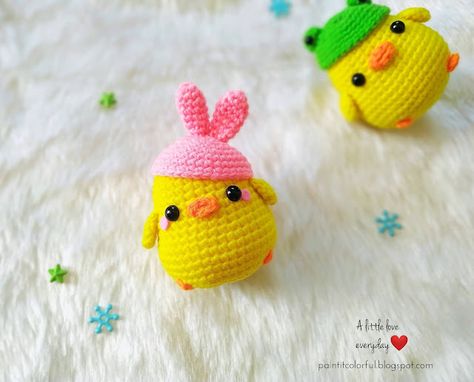 Amigurumi chick free pattern. - A little love everyday! Easter Crochet Patterns, Crochet Keychain Pattern, Pola Amigurumi, Crochet Animals Free Patterns, Crochet Amigurumi Free Patterns, Crochet Amigurumi Free, Holiday Crochet, Easter Crochet, Diy Crochet Projects