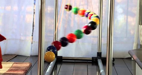 Pendulum Waves Make the Most Mesmerizing Physics Demonstrations     «TwistedSifter Homemade Pendulum, Pendulum Balls, Brain Break Videos, Order And Chaos, Birthday Decorations At Home, Pool Ball, Earth And Space Science, Perpetual Motion, Stem For Kids