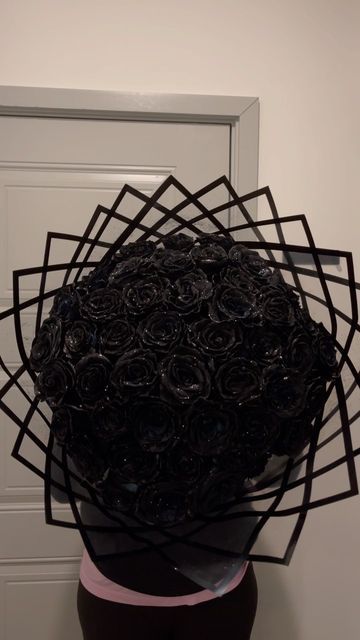 Black Glitter Roses Bouquet, Black Eternal Rose Bouquet, Black Ribbon Bouquet, Black Bouquet Flowers, Glitter Roses Bouquet, Black Glitter Roses, Black Flowers Aesthetic, Black Flowers Bouquet, Black Flower Bouquet