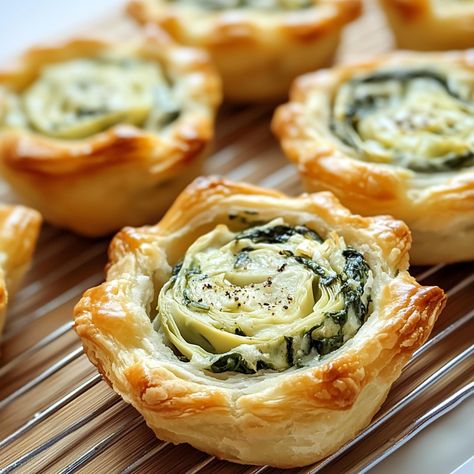 Spinach Artichoke Puff Pastry Appetizers, Spinach Artichoke Crostini, Spinach Puff Pastry Appetizers, Spinach Artichoke Puff Pastry, Artichoke Puff Pastry, Spinach Artichoke Recipes, Spinach Artichoke Bites, French Puff Pastry, Puff Pastry Cups