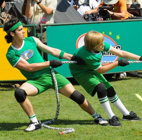 Joe Jonas & Dylan Sprouse #joejonas #dylansprouse #2008 #thedisneychannelgames #disneychannelgames #dcgames #disneychannel Jonas Brothers Disney Channel Games, Disney Channel Games, Old Disney Channel, Dylan Sprouse, Suite Life, Disney Games, Disney Channel Stars, Joe Jonas, Single Person