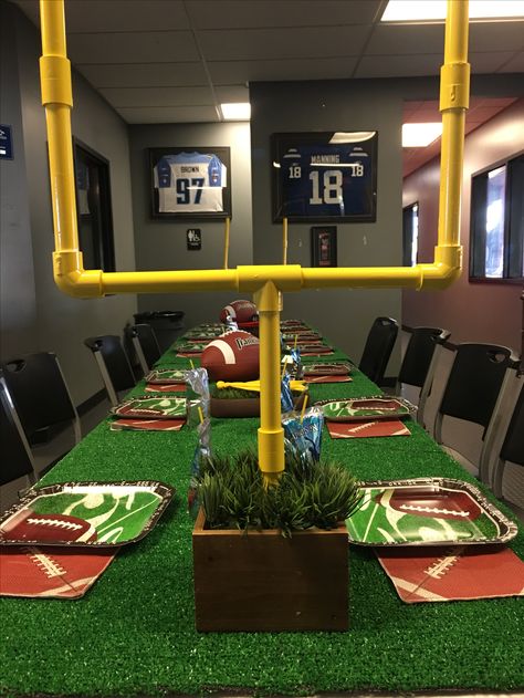 Football BirthDay party. Goal posts are painted PVC pipe and an Astro turf table cloth. Tailgate Centerpiece Ideas, Football Backdrop Ideas, Football Table Decor, Diy Football Table Decorations, Balloon Football Goal Post Diy, Nfl Theme Party Ideas Football Birthday, Diy Football Goal Post, Pvc Goal Post Football, Football Draft Party Ideas