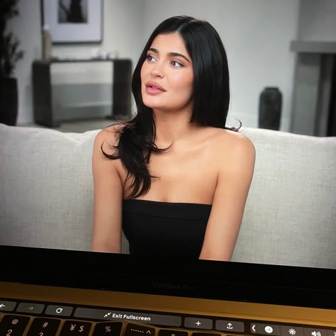 Kylie Jenner Baddie Era, Kylie Jenner Husband, Kylie Jenner New Years Eve, Kylie Jenner Glass Nails, Kylie Jenner Old Money, Kylie Jenner Couple, Kim K Photoshoot, Kylie Jenner Pfp, Kylie Jenner Now