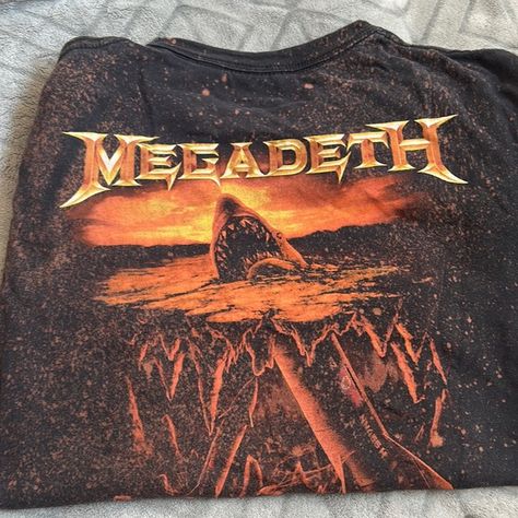 Megadeth graphic T-shirt. Megadeth Shirt, 80s Metal Bands, 80s Metal, School Tees, Shirt Girl, Metal Band, Metal Bands, Shirts For Girls, Graphic T Shirt