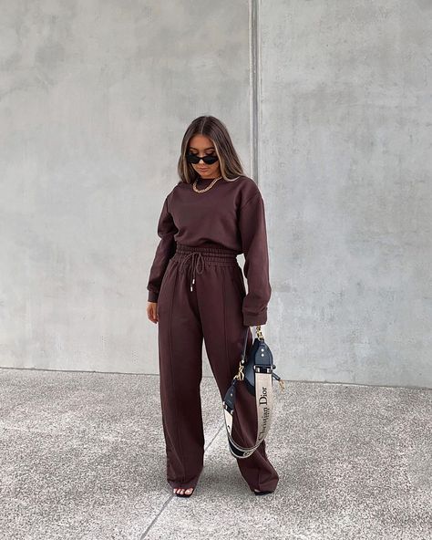 Brown Tracksuit Outfit, Causal Fall Outfits, Comfy Cute Outfits, Brown Tracksuit, Fall Outfits Women 20s, City Girl Style, Oversize Outfit, Tracksuit Outfit, Chic Fall Outfits