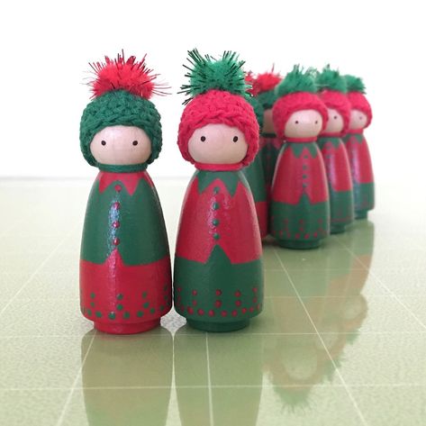 Matryoshka Doll Art, Wooden Peg Dolls, Wood Peg Dolls, Christmas Tree Decorations Diy, Vintage Christmas Images, Peg People, Clothespin Dolls, Doll Painting, Peg Doll