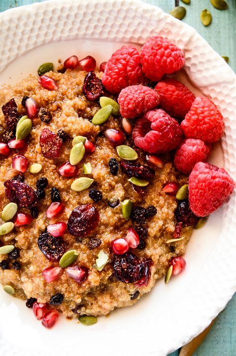 Hot Quinoa Cereal Quinoa Breakfast Recipes, Creamy Quinoa, Southwest Breakfast, Quinoa Oats, Quinoa Cereal, Slow Cooker Quinoa, Quinoa Recipes Breakfast, Berry Breakfast, Quinoa Breakfast