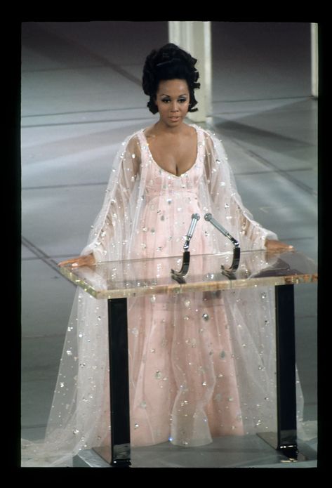 Oscars Red Carpet Dresses, Diahann Carroll, Dorothy Dandridge, Oscar Fashion, Glamour Vintage, Black Actresses, Lauren Hutton, Red Carpet Outfits, Vintage Black Glamour