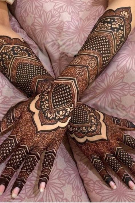 Famous Party Mehndi Artists in India S Mehandi Design, Simple And Beautiful Mehndi Designs, Marwari Mehndi Design, Mehndi Designs For Back Hand, Mehndi Designs For Back, Feet Henna, Kashee's Mehndi Designs, Beautiful Mehndi Designs, New Bridal Mehndi Designs