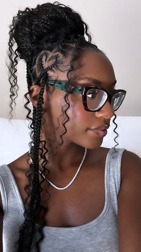 medium knotless braids with heart design Heart Parted Knotless Braids, Heart Boho Braids, Side Braids For Black Women, Boho Braids With Heart On The Side, Heart On The Side Braids, Heart Box Braids, Medium Knotless Braids With Curly Ends, Knotless Braids With Heart, Heart Knotless