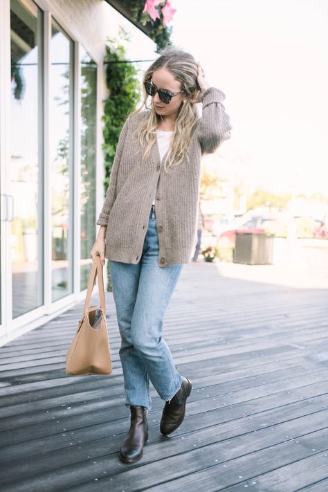 woman in jenni kayne sweater, agolde jeans, and vivaia bag standing outside a store. Jenni Kayne Sweater, Everlane Jeans, Agolde Jeans, Cute Maternity Outfits, Buy Jeans, American Jeans, Jenni Kayne, Denim Trends, Style Fall